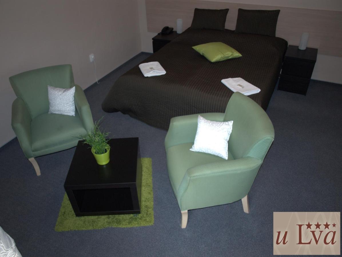 Hotel U lva Bílina Buitenkant foto