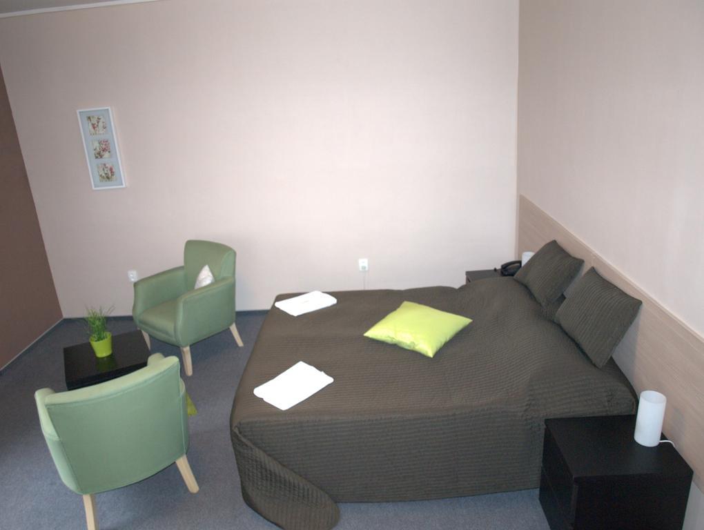 Hotel U lva Bílina Buitenkant foto