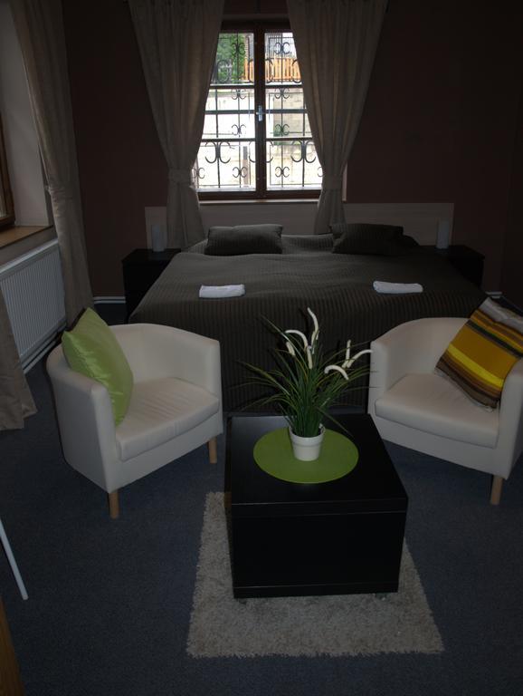 Hotel U lva Bílina Buitenkant foto