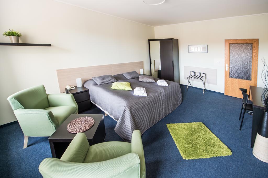 Hotel U lva Bílina Buitenkant foto